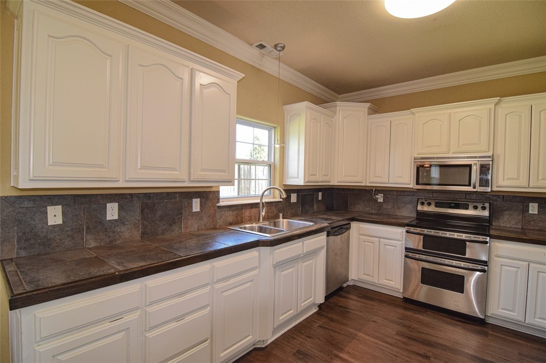 Champions Estates Rogers - Residential Lease