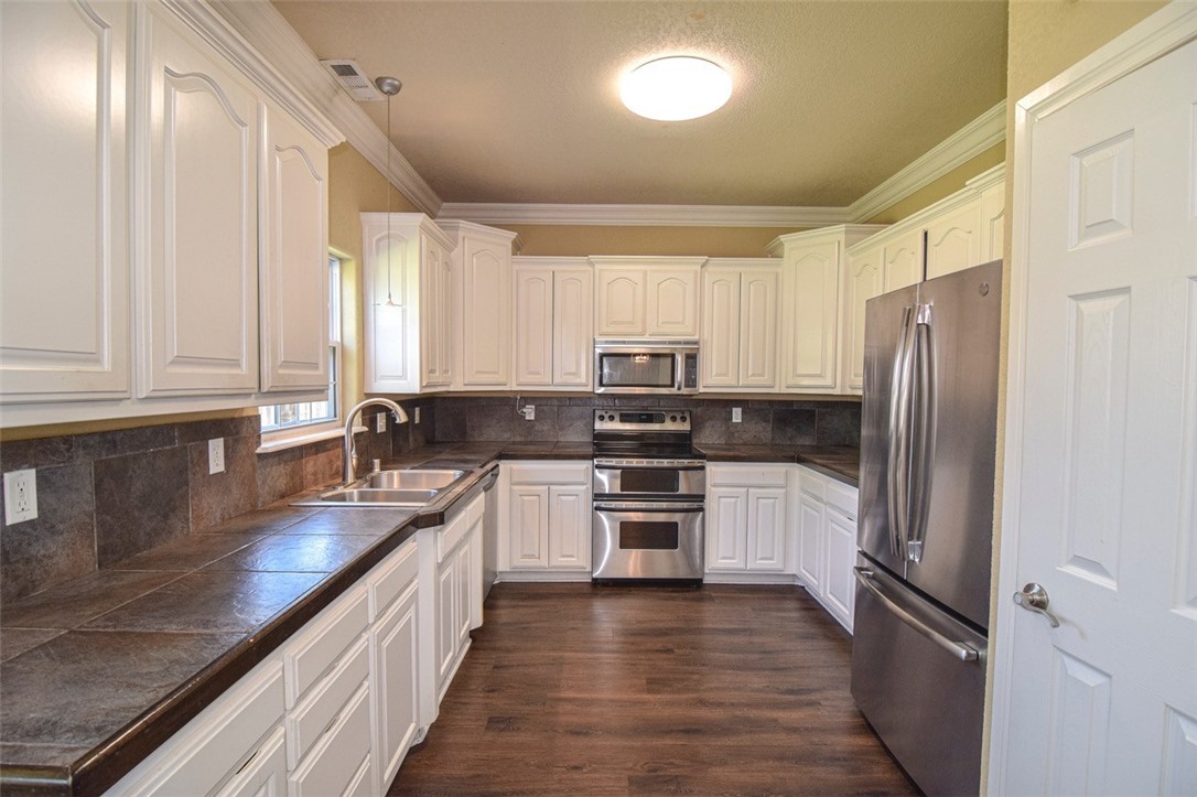 Champions Estates Rogers - Residential Lease