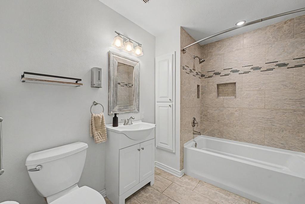 Townhouse Tct 3 A/K/A Drake Court Bvv - Residential