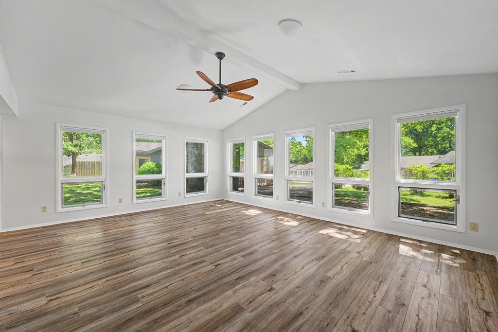 Townhouse Tct 3 A/K/A Drake Court Bvv - Residential
