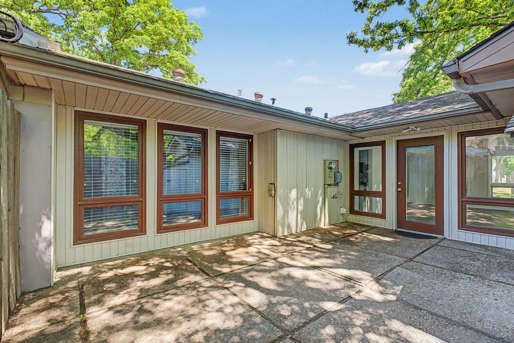 Townhouse Tct 3 A/K/A Drake Court Bvv - Residential