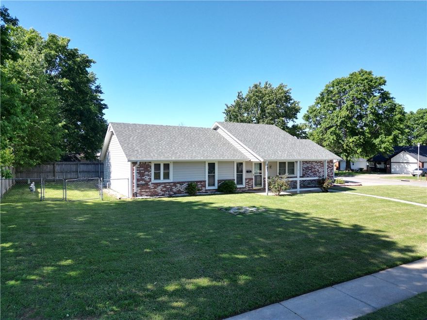 Located in the heart of Springdale, this well-maintained, one-level home offers comfort and convenience on a beautiful corner lot. A brand-new roof installed in 2025 adds peace of mind, while the inviting covered front porch creates the perfect place to relax and unwind. Inside, you’ll find a spacious layout featuring two walk-in closets, and an upgraded handicap accessible walk-in bathtub in the primary suite designed for comfort and accessibility. The kitchen includes an existing gas hookup behind the oven for easy conversion to gas. Refrigerator conveys. Step outside to enjoy the fenced yard—just the right size for gardening, pets, or easy outdoor living without the upkeep of a large yard. Additional features include storm door, insulated garage door, and close location to Lake Fayetteville, Springdale Country Club, NWA Mall, shopping, dining, schools, and everyday amenities. Seller is offering $5000 allowance at closing towards buyer’s carpet and/or paint upgrade. Don't miss the chance to tour this home!
