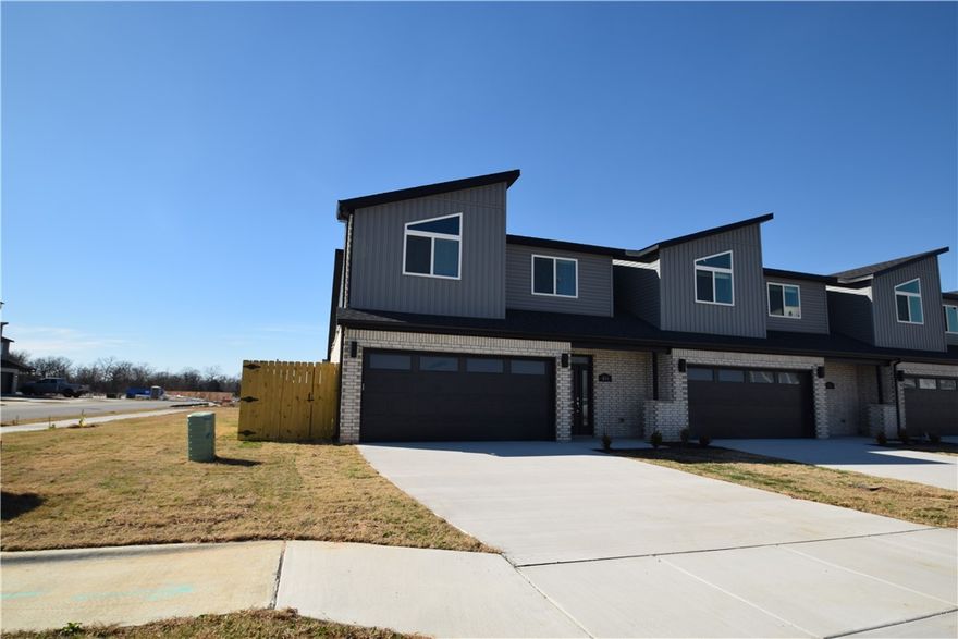 New modern design duplex! Also included brand new side by side stainless refrigerator, washer and dryer. This 3 bed 2 1/2 bath plan has an open living concept with tall ceilings and tons of natural light. Kitchen has granite countertops, stainless appliances, a large pantry, and a gas range. Primary suite is on the main floor and has a beautiful walk-in shower and a large walk-in closet. Two bedrooms upstairs with a full bath and landing. Wood look tile in the main living areas, 2" faux wood blinds, extra storage in the upstairs attic. Property has a private back patio and wood privacy fence. Owner must approve pets and no smoking.