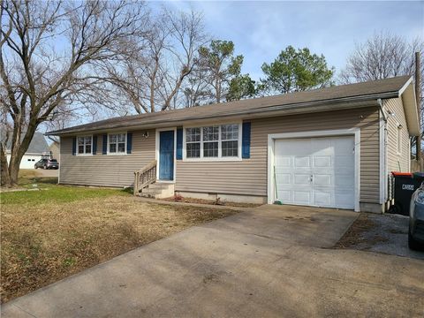 Photo of 1803 40th Street, Springdale, AR 72762 (MLS # 1331354)