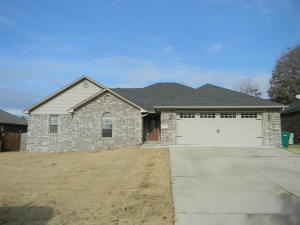 Beautiful home in mint condition! This lovely 3 bedroom home in Shiloh Manor offers comfortable living with a large living room with fireplace & trey ceilings & a spacious kitchen that will make cooking a pleasure. The master suite features double walk-in closets, double vanity, & a relaxing whirlpool tub. The covered back porch & large fenced back yard are great for grilling & chilling. Come see!