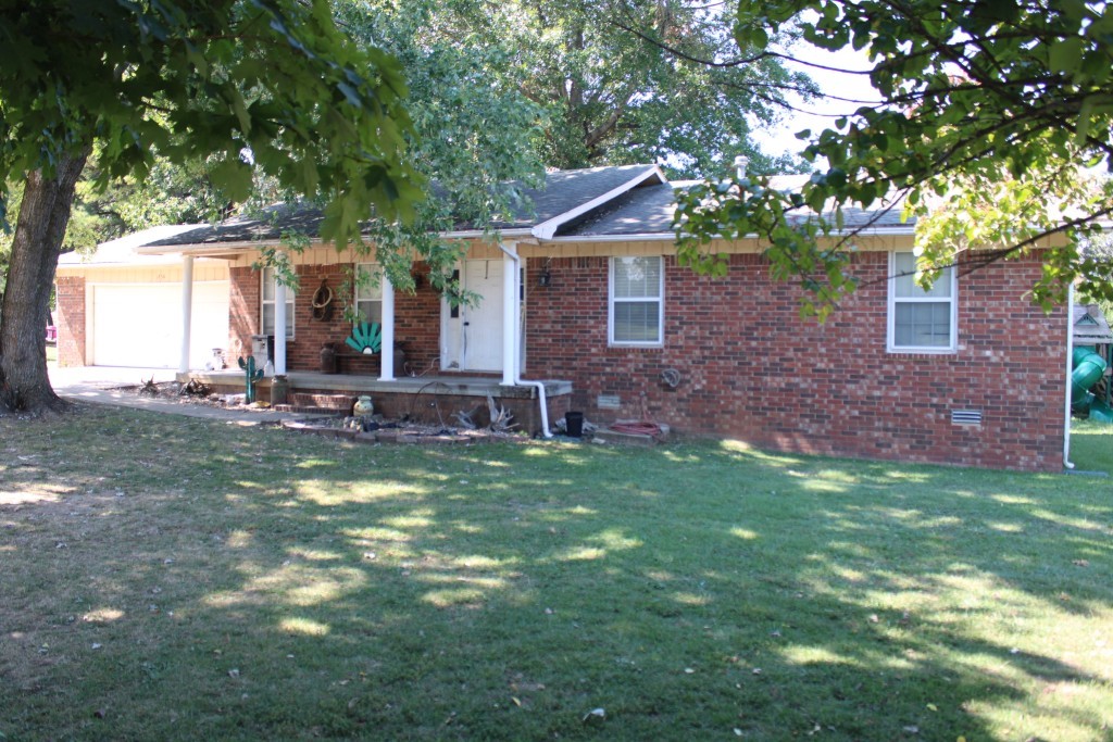 Between Harrison and Valley Springs - Brick Home features 3 Bedroom 2 Bath and oversize double garage. Includes large living area, fireplace with gas logs, kitchen has bar, stainless appliances, gas range with convection oven & griddle, pantry, nice dining area and large primary bedroom, new furnace and AC units in 2022, garage has 18 ft wide insulated door, near level lot, 10 x 16 ft storage building with metal siding and roof, and paved street that dead ends. Light remodeling in progress - living room and hallway needs baseboards, door trim, and some ceiling finish completed. Handy to Valley Springs School and easy drive to Harrison⦠Come See!!