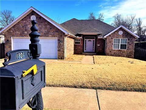 Photo of 1806 N Knollcrest Circle, Fayetteville, AR 72704 (MLS # 1333056)