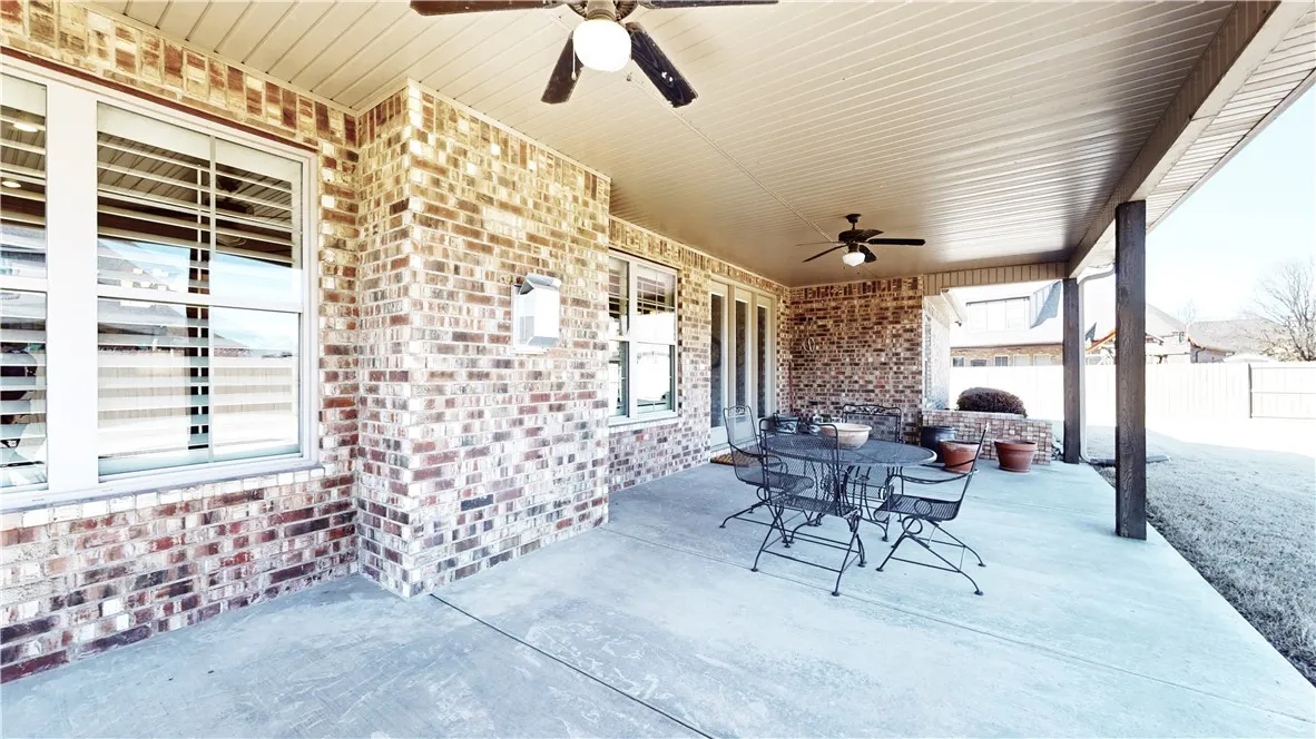 Rogers, Arkansas 72758, United States, 4 Bedrooms Bedrooms, ,4 BathroomsBathrooms,Residential,Pending,8616