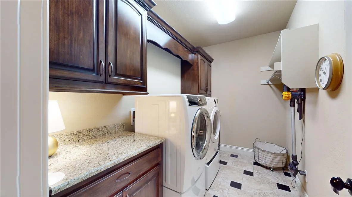 Rogers, Arkansas 72758, United States, 4 Bedrooms Bedrooms, ,4 BathroomsBathrooms,Residential,Pending,8616