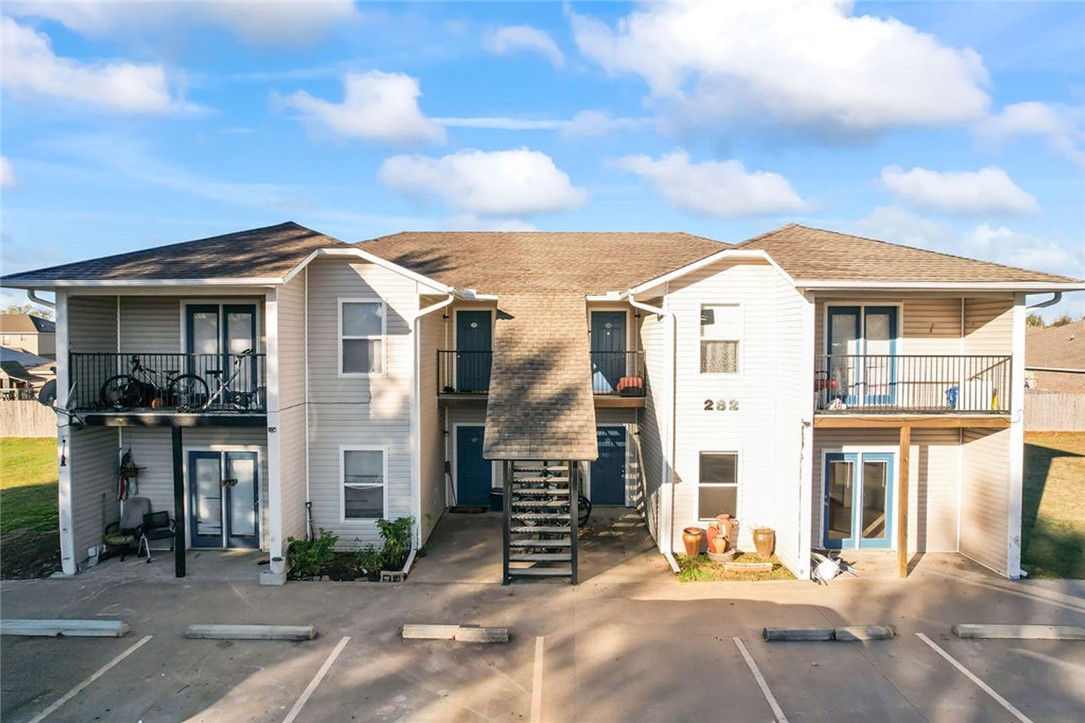 Located in the vibrant city of Springdale! This stunning apartment offers a comfortable and convenient living experience with its two bedrooms and one bathroom. As you step inside, you'll immediately notice the modern luxury vinyl flooring that adds a touch of elegance to the space. The open floor plan seamlessly connects the living and dining areas, creating a perfect space for entertaining or simply relaxing after a long day. The apartment also features a private patio, where you can enjoy the fresh air and soak up the sunshine. With central heat and air, you can stay comfortable all year round, no matter the weather outside. Located in a prime location, this apartment is surrounded by a variety of amenities and attractions, including shopping centers, restaurants, and parks, ensuring that you'll never run out of things to do. Don't miss out on the opportunity to make 282 Erin Place your new home. Call us today to schedule a tour and experience the convenience and comfort this one has to offer.