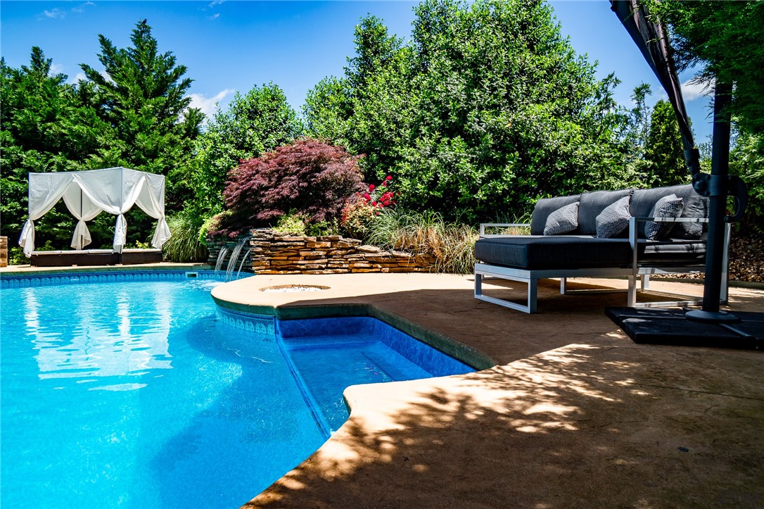 St Valery Downs Sub Cave Spgs - Residential