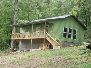 BRAND NEW Off Grid Cabin!! 2BR-1BA cabin style with 30 wooded acres M/L that borders / joins Buffalo National River Park on 3 sides. Cabin features wood cathedral ceiling, mini split heat and air, concrete board siding, a metal roof, covered porch (6' x 32'), and the newest in ''life proof'' flooring throughout! Come enjoy the Ozarks!!