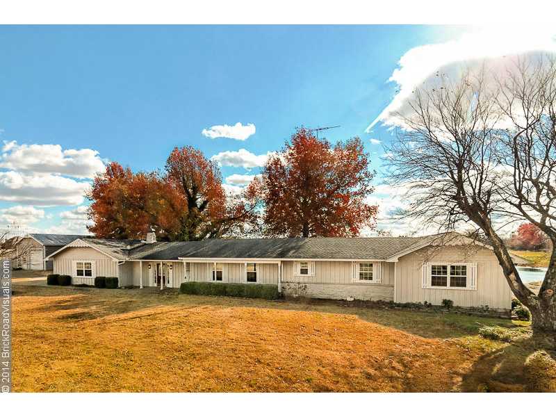 COUNTRY LIVING CLOSE TO TOWN 4.61 ACRES BEAUTIFUL COUNTRY HOME WITH NEW CARPET. LARGE POND AND BARN, WHITE VINYL FENCE. HOME HAS 2800 SQ.FT., 4 BEDROOMS, 3.5 BATHS. A GREAT PLACE FOR THE HORSE LOVER!,PROPERTY IS ELIGIBLE FOR RD LOAN.