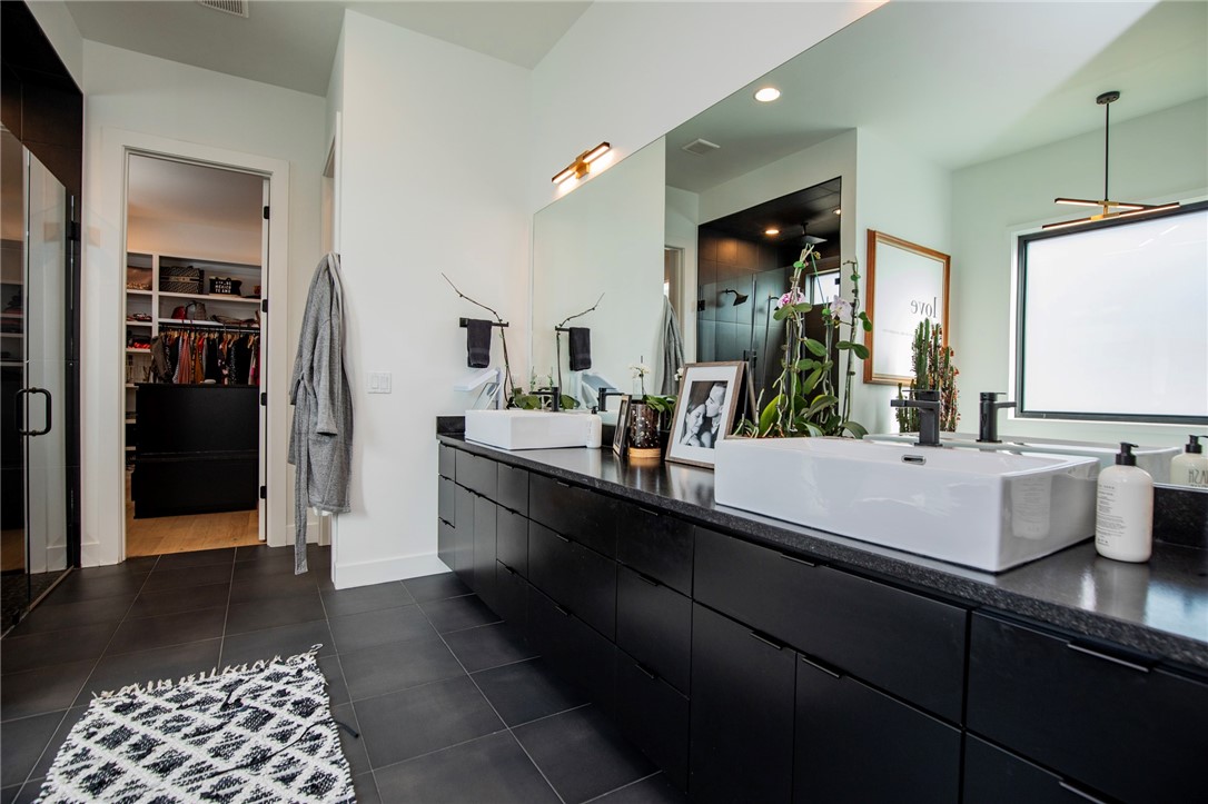 Shadow Valley - Residential Lease