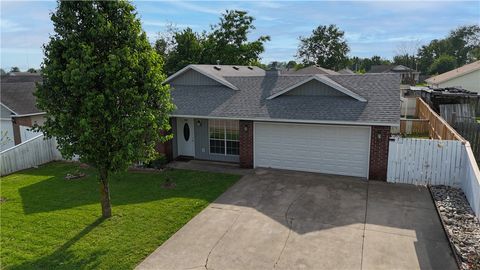 Photo of 2108 S F Street, Rogers, AR 72758 (MLS # 1344291)