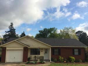 THE PERFECT STARTER HOME..... 3 bedroom, 1.5 baths, situated on a dead end street.