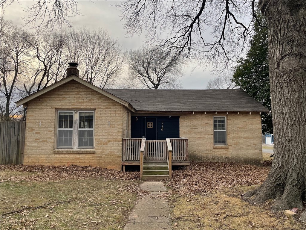 This little bungalow on a corner lot within walking distance of downtown Siloam Springs would make an excellent investment as an Air B-n-B. The property is a 2 bedroom 1 bath with an oversized backyard and detached garage/storage building. An addition off the back could be used as an additional living room, sunroom, game room, etc. This home is to be sold "as is." Seller is related to listing agent.
