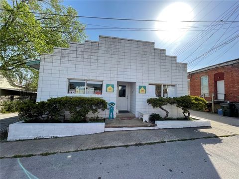 Photo of 105 Hubbert Street, Berryville, AR 72616 (MLS # 1338623)