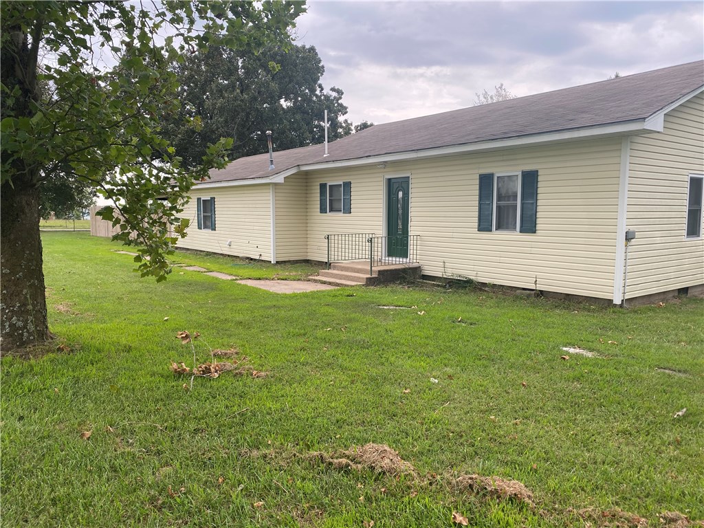 Clean convenient affordable home just west of Bentonville on Hwy 12.
Great location with room to spare, 0.87 acres, easy to show. Zoned R-2, can be used for multiple uses.