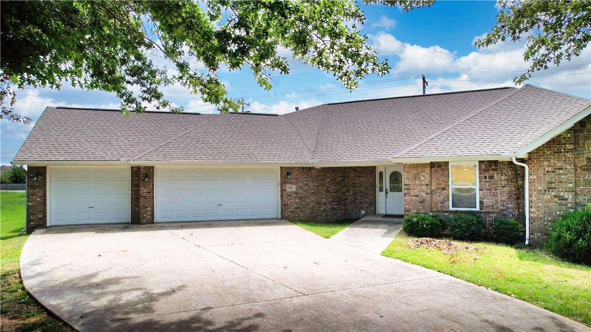 Welcome to this spacious home located in a cul-de-sac in the heart of Centerton. Home is located within walking distance of Bentonville West High School and Centerton Gamble Elementary and is also close to restaurants/businesses. This 3 bedroom, 2 bathroom all brick home offers a comfortable living space with cathedral ceilings and a split floor plan. Open kitchen with a double oven for all of your cooking and baking desires. Enjoy time outdoors on a generous .28 acres with fenced backyard. Includes a 3 car garage that includes a small room that is heated and cooled.
