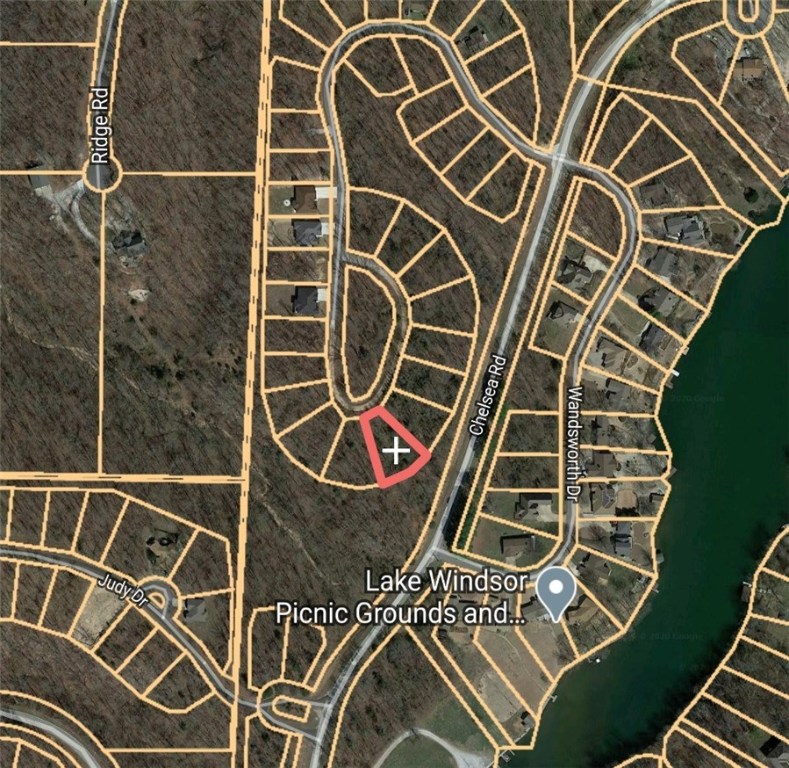 Bella Vista building lot on the west side. Lake Windsor across the street. Just off Chelsea Rd, this lot is one of the flatter lots in Bella Vista and is perfect to build your dream home. Take advantage of all the amenities that Bella Vista and Northwest Arkansas has to offer. Multiple nearby golf courses, lakes, trails, shopping, dining and entertainment! New construction currently going up on adjacent lot! Only 20 minute drive to Walmart Home Office and 30 minutes to Pinnacle Promenade. This is a must see!
