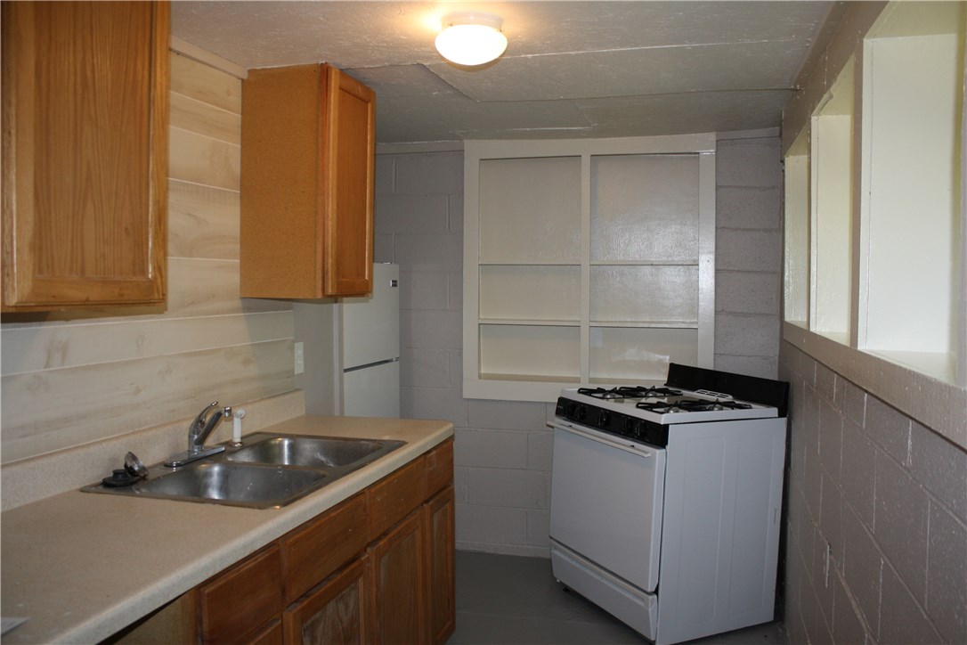 A charming one bedroom studio basement apartment within walking distance to the U/A. Located on the corner of Leverett and Taylor, this unit has a gas cook stove and refrigerator. Shower/tub combo in bathroom and built-ins. Tenant pays gas, electric, water and trash. Large fenced yard just outside your apartment door. No Washer/Dryer hook-up. Pets negotiable.