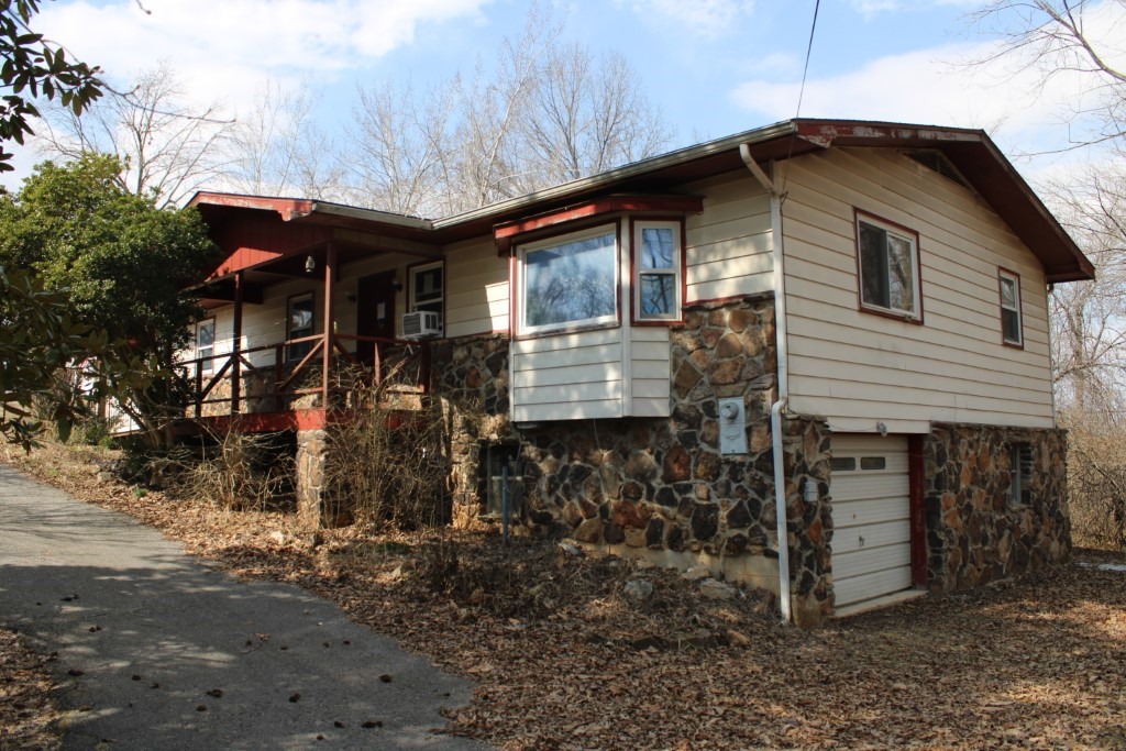 End of Road Location - only 5 miles out come see this 3 bed 2 bath home, spacious living room with bay window, kitchen/dine combo, large utility room, single garage on main floor, full unfinished basement with extra garage. Actual age is unknown, sq ftg, lot size, acreage, etc, are from public records. Some repairs are needed, property sold ''as is'', no repairs before closing, be sure Buyerās lender will accept property in its current āas isā condition.