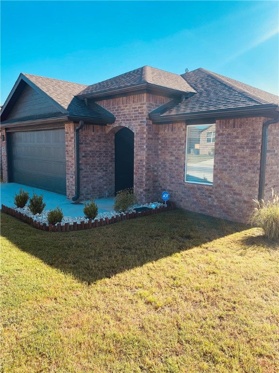 Excellent home for the first-time home buyer situated on a corner lot in a tucked away subdivision on Habberton Ridge. The home features 3 bedrooms with 2 full bathrooms. You will love the quaint dinette area that is separate from the full kitchen which features a large island with bar seating. The kitchen opens into a spacious family room. Every ounce of space in this home is functional. The yard is fenced in and is spacious enough for gatherings. This home was built in 2024 and has been utilized as a second home.
