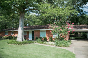 Charming home in Atkins 1940 sq ft home4 bedrooms, 2 baths, large lot. Must see!