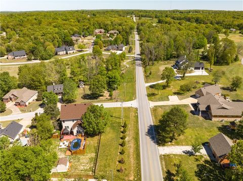 Single Family Residence in Bella Vista AR 10 Roberts Drive 3.jpg