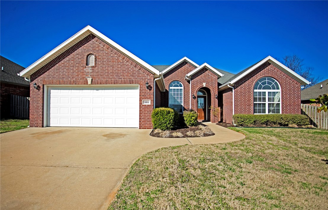 Great home in Bentonville close to everything. 4 bedroom 2 bath, split floor plan, lots of storage. Hardwood flooring in main living area, tile in wet areas carpet in bedrooms, granite counters, gas fire place in living room, formal dining room.