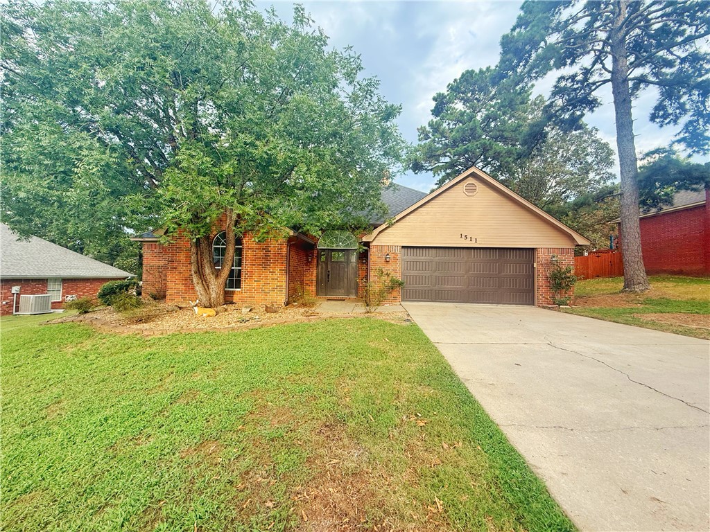 Welcome to this charming and well-maintained 3 bedroom, 2 bath brick home with over 1,800 sq. ft. of comfortable living in one of Russellvilleās most desirable neighborhoodsājust minutes from the lake!
Inside, youāll find fresh paint throughout, new carpet in the bedrooms, and an open-concept design with tall ceilings that make the home feel bright and spacious. The kitchen features a walk-in pantry, and just off the entry is a mudroom with a sink for added convenience.
The master suite is a true retreat with French doors, dual walk-in closets, a spacious soaking tub, and a versatile seating areaāperfect for a home office or seating area. Outside, enjoy a fenced backyard, fresh landscaping, and a newly pressure-washed exterior. A double-car garage provides plenty of parking and storage. All the updates have been taken care of, so you can simply move in and start living! The perfect balance of comfort, style, and locationāright off Marina Road!