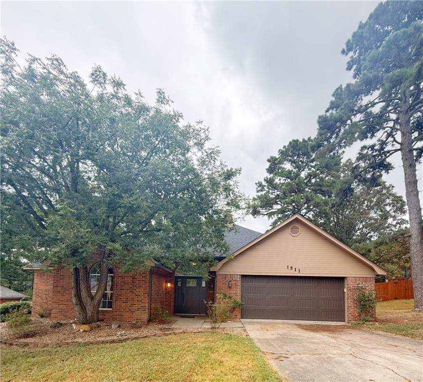 Welcome to this charming and well-maintained 3 bedroom, 2 bath brick home with over 1,800 sq. ft. of comfortable living in one of Russellville’s most desirable neighborhoods—just minutes from the lake!
Inside, you’ll find fresh paint throughout, new carpet in the bedrooms, and an open-concept design with tall ceilings that make the home feel bright and spacious. The kitchen features a walk-in pantry, and just off the entry is a mudroom with a sink for added convenience.
The master suite is a true retreat with French doors, dual walk-in closets, a spacious soaking tub, and a versatile seating area—perfect for a home office or seating area. Outside, enjoy a fenced backyard, fresh landscaping, and a newly pressure-washed exterior. A double-car garage provides plenty of parking and storage. All the updates have been taken care of, so you can simply move in and start living! The perfect balance of comfort, style, and location—right off Marina Road!