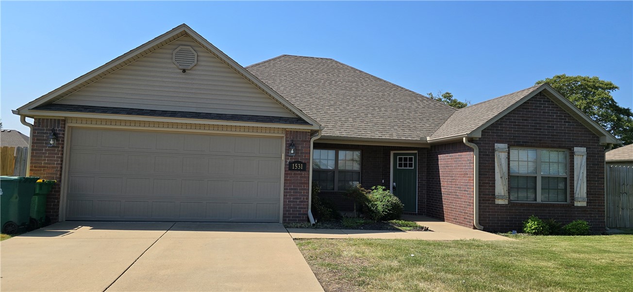 Freshly painted with brand new hardwood floors - this 4 bed 2 bath offers a ton of space. With a huge backayard, your furry pets will have enough space to run! Close to dog park, Elementary and High schools in Centerton! Tour Today !