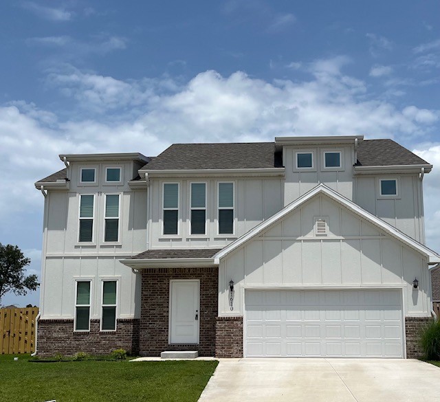 Beautiful 1 year new construction in Centerton! Tons of storage, second family area upstairs, would make a great game room or second living area with a storage closet as well. Primary bedroom has an area that could be used as an office. Large walk in closets and double vanities! Spacious kitchen with island and walk in pantry. Eat in kitchen and formal dining area. Fenced in back yard.