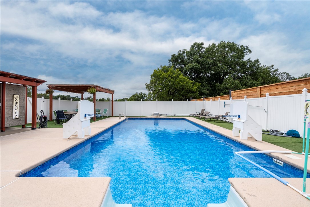 03-20-32-Gravette - Residential