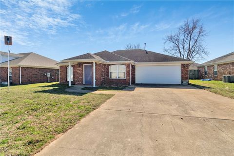Photo of 3807 Carriageway Avenue, Bentonville, AR 72712 (MLS # 1336463)