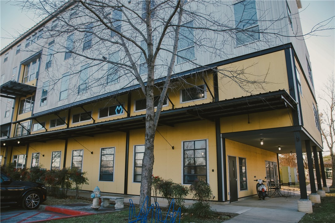 Immediately Available Office Space. Modified Gross lease. Tenant pays phone, electric, internet, & janitorial. Elevator access. Located in the Mill District. Ample parking.
Located in the heart of the cultural arts corridor and directly on the Razorback Greenway, this
creative office space offers walking distance to multiple cafés and restaurants. Positioned in the center of Fayetteville’s vibrant activity. Ideal for a growing business wanting collaboration space with private offices.