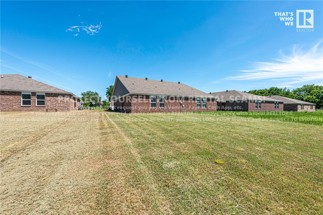 HOLLAND CROSSING DUPLEXES - Residential Lease
