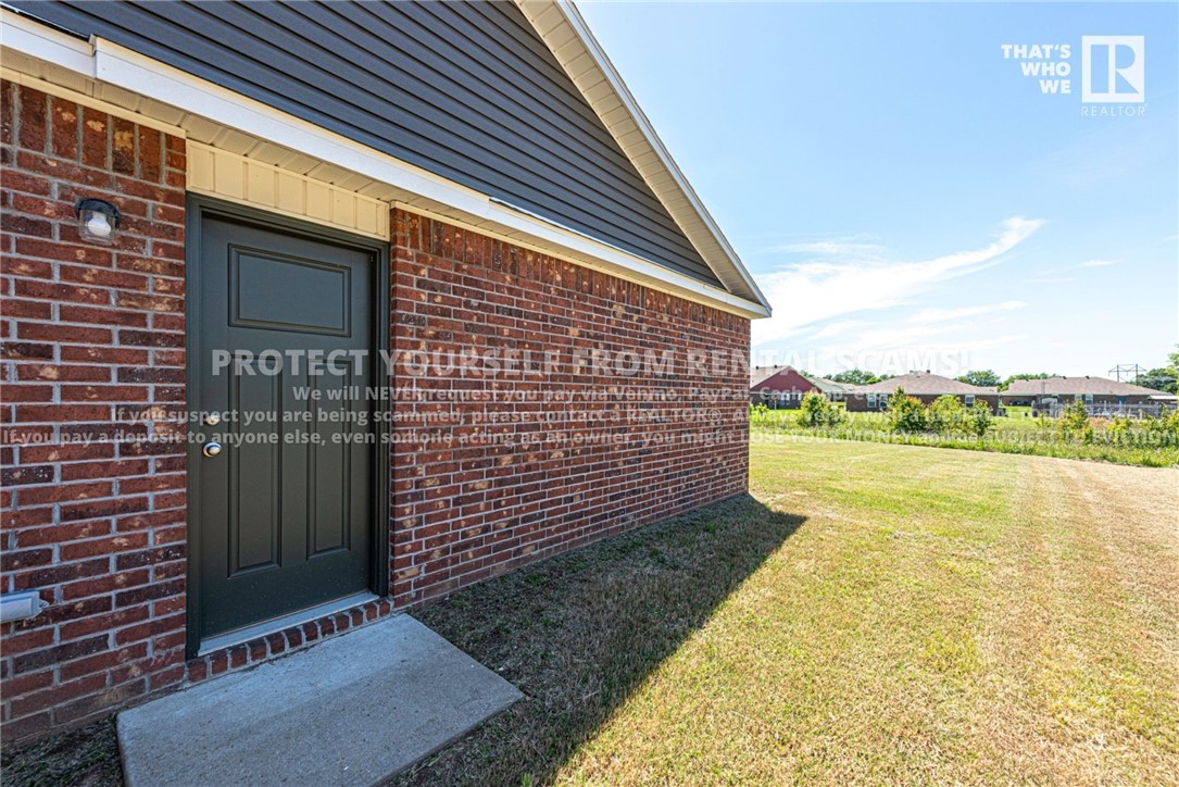 HOLLAND CROSSING DUPLEXES - Residential Lease