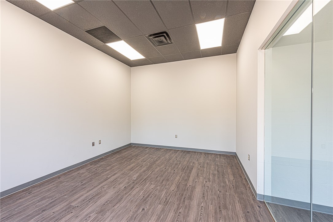 Pinnacle Pointe Ph 2 Rogers - Commercial Lease