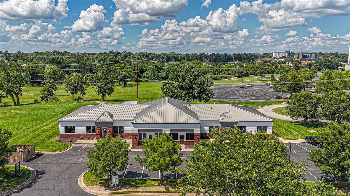 Pinnacle Pointe Ph 2 Rogers - Commercial Lease