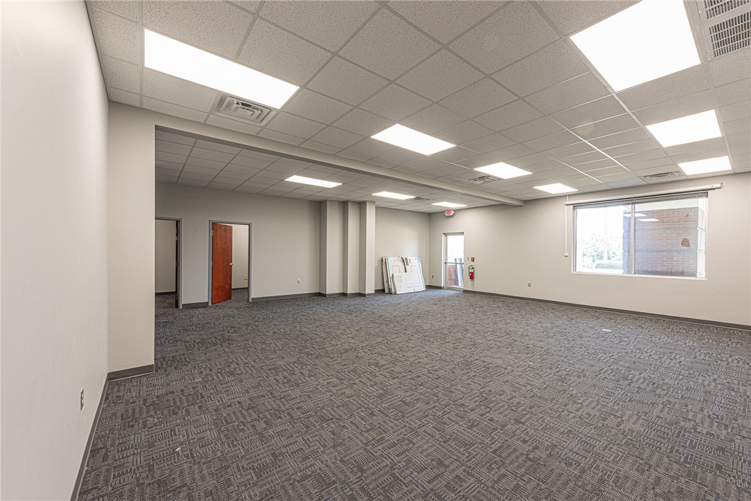 Pinnacle Pointe Ph 2 Rogers - Commercial Lease