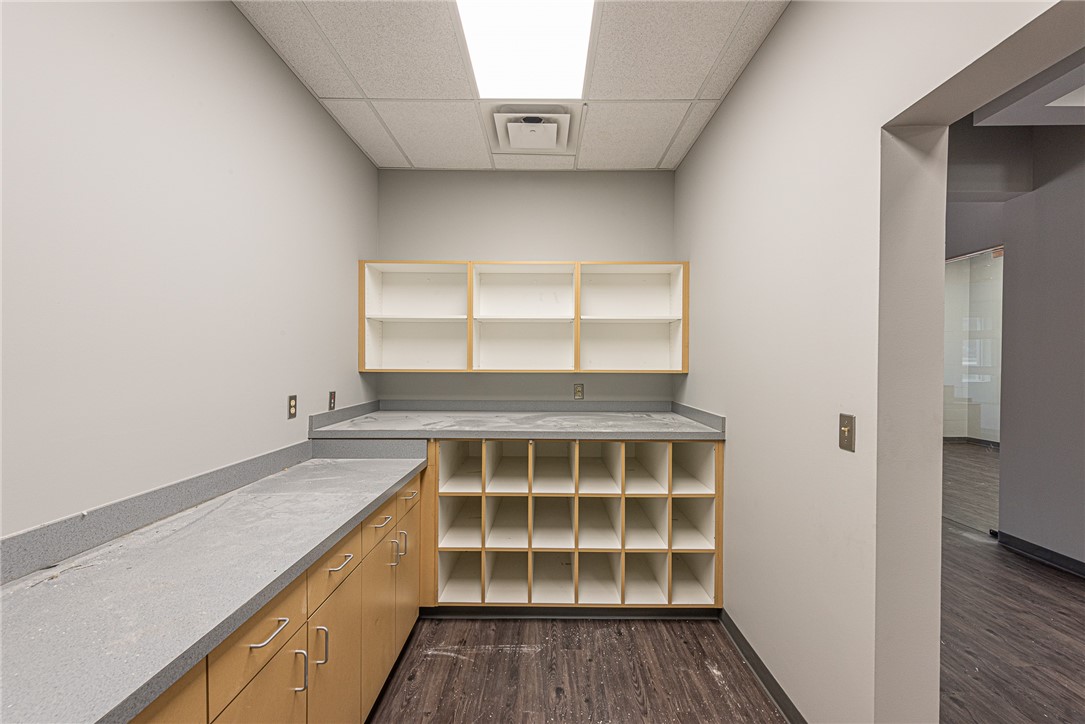 Pinnacle Pointe Ph 2 Rogers - Commercial Lease