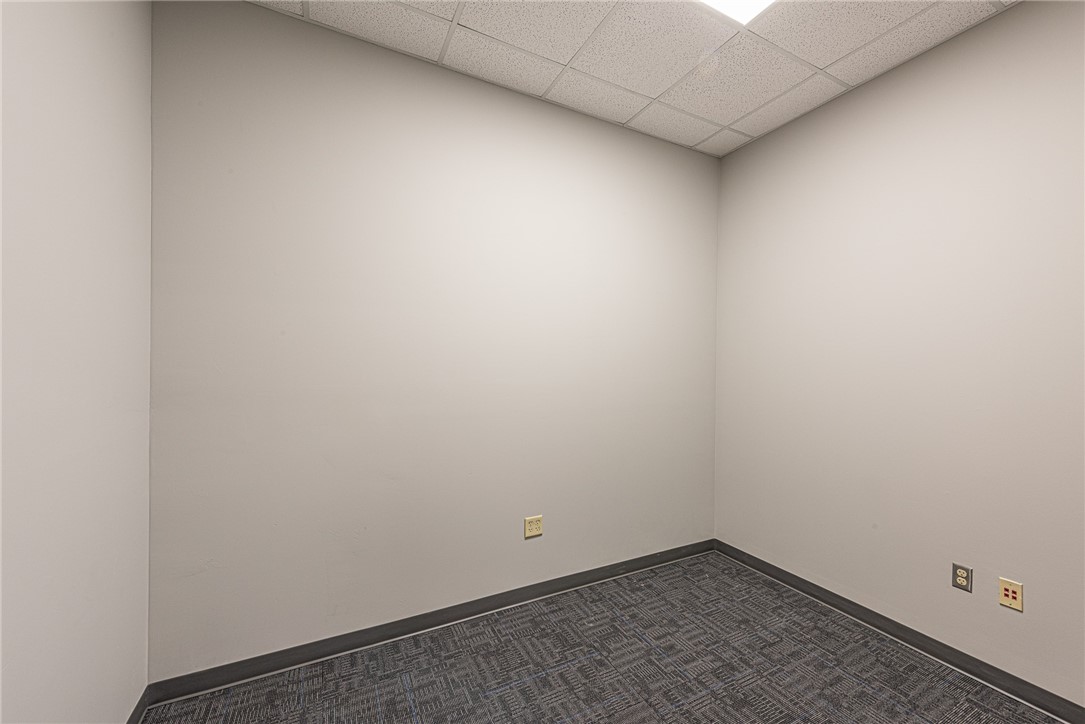 Pinnacle Pointe Ph 2 Rogers - Commercial Lease