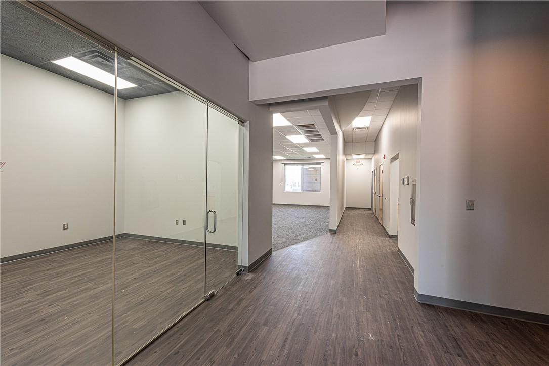 Pinnacle Pointe Ph 2 Rogers - Commercial Lease