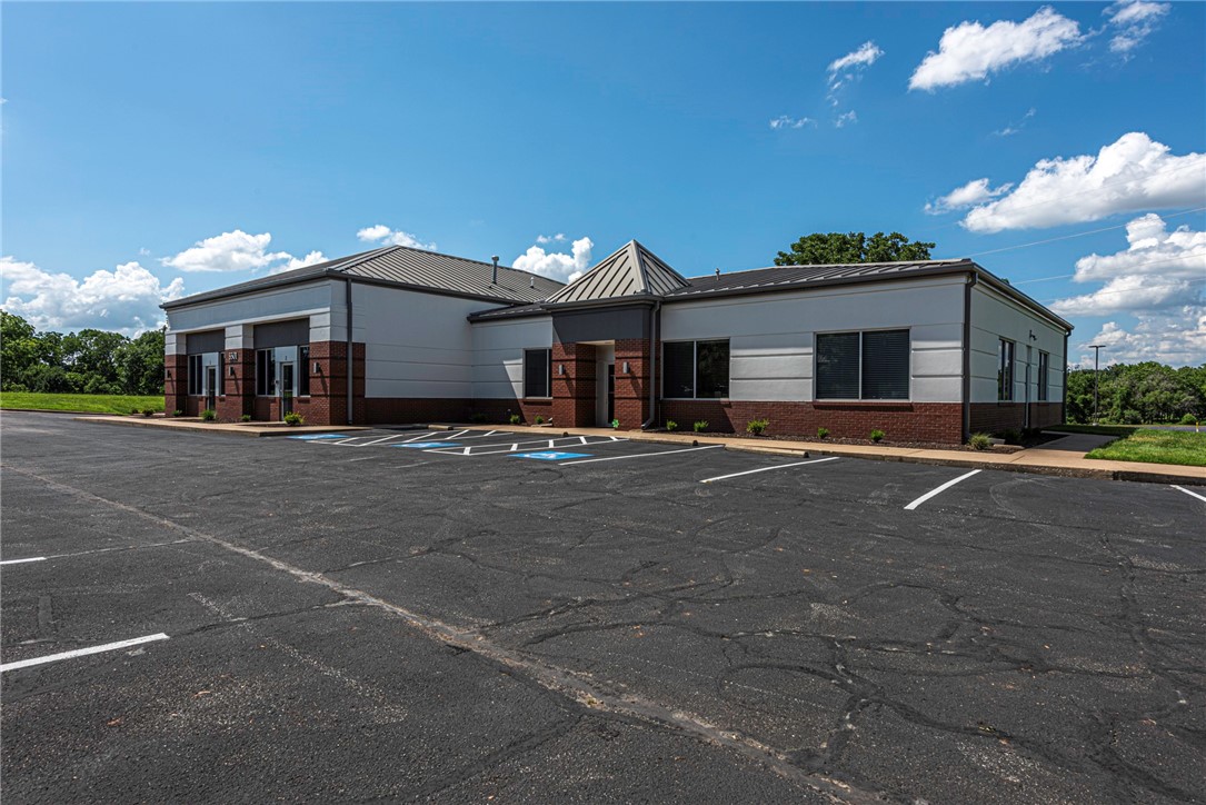 Pinnacle Pointe Ph 2 Rogers - Commercial Lease