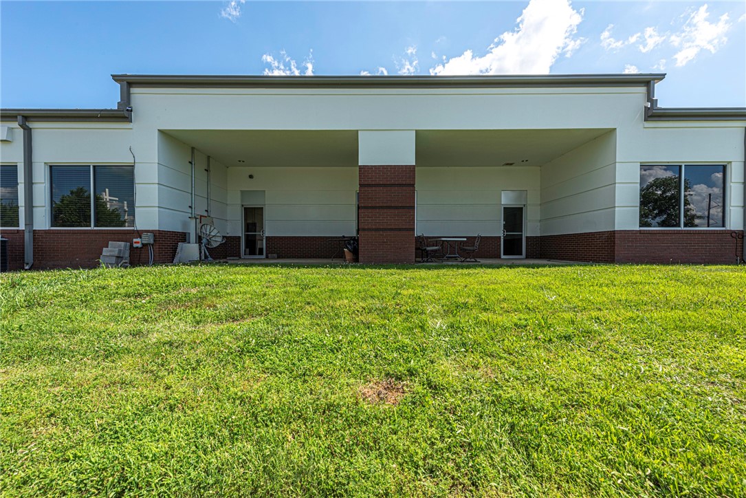 Pinnacle Pointe Ph 2 Rogers - Commercial Lease