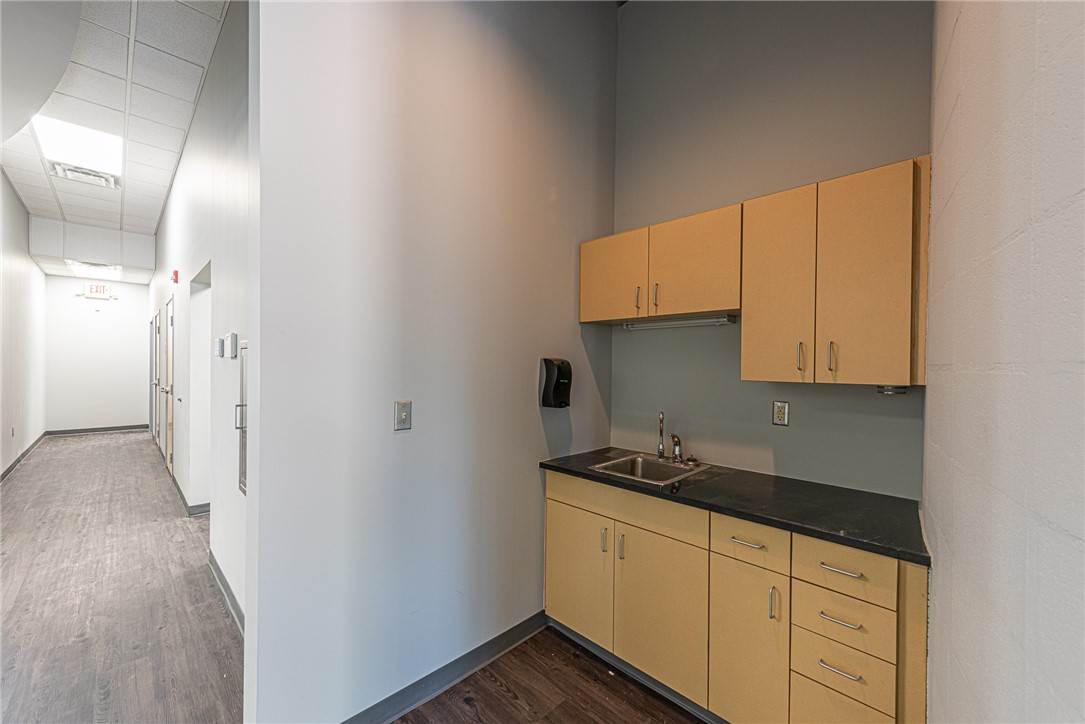 Pinnacle Pointe Ph 2 Rogers - Commercial Lease