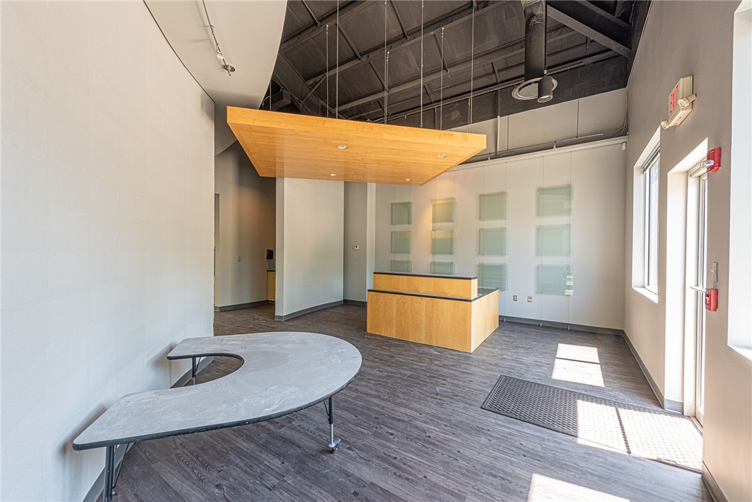 Pinnacle Pointe Ph 2 Rogers - Commercial Lease
